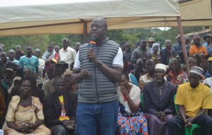 Hon. Migadde Robert Ndugwa the Area Member of Parliament addressing the Minister about the affected persons' claims